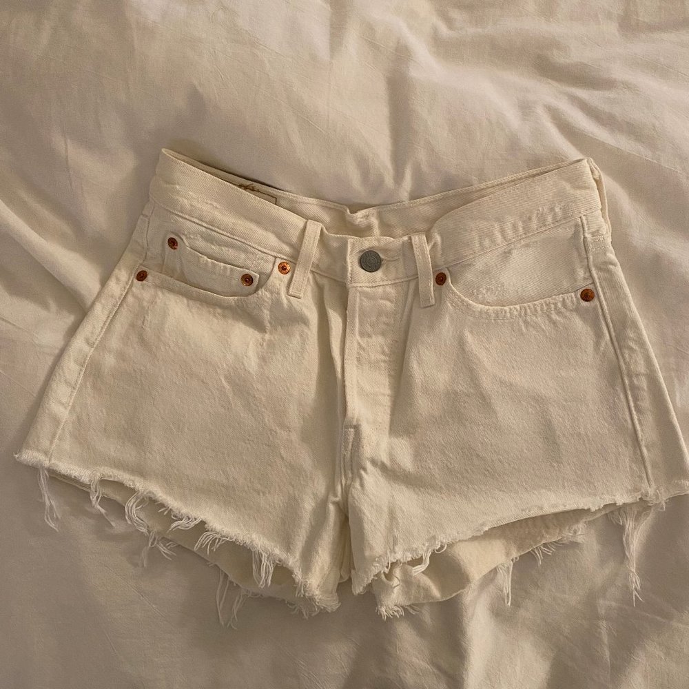 Levi's Cut Off Shorts in White